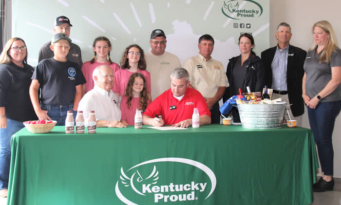 Commissioner Quarles, dairy producers celebrate June as Dairy Month